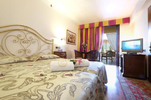 Imagen de la galería de Villa Madrina Lovely and Dynamic Hotel, en Garda