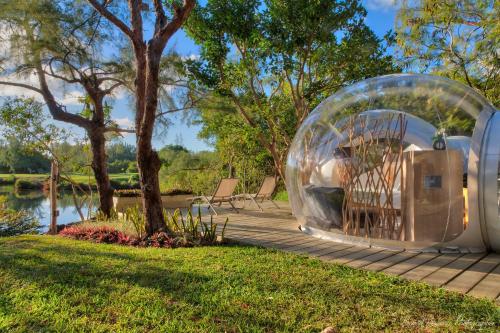 Zahrada ubytování Bubble Lodge Ile aux Cerfs Island