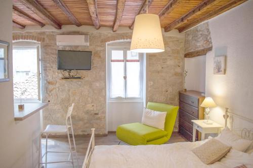 Romantic studios