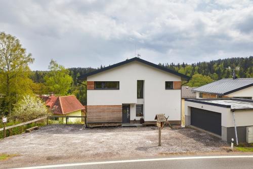 O edifício em que a casa de hóspedes se localiza