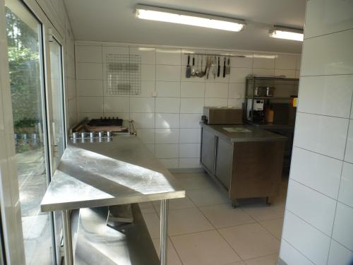 Dapur atau dapur kecil di Domaine Paysager de Kertanguy