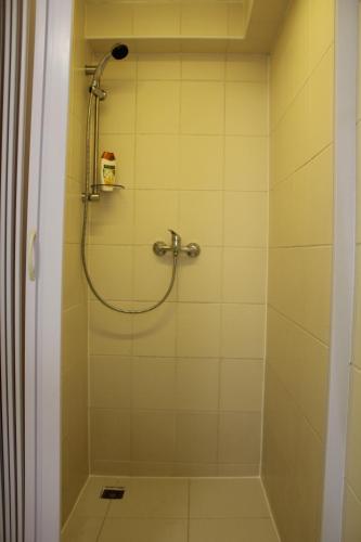 Apartmán 2 tesisinde bir banyo