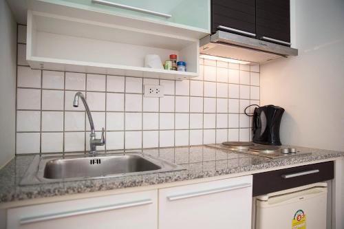 Kuchyň nebo kuchyňský kout v ubytování Avatara Condo B24 by malai
