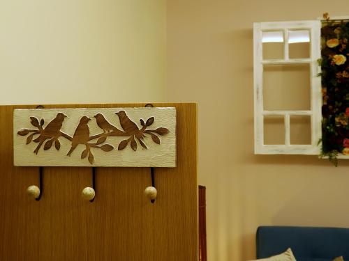 a wooden door with birds on it in a room at Casa Máximo in Penafiel