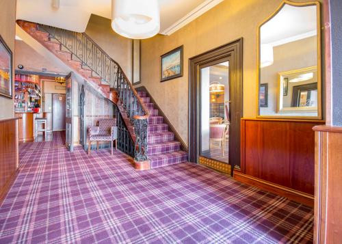 The lobby or reception area at Smiths Hotel 