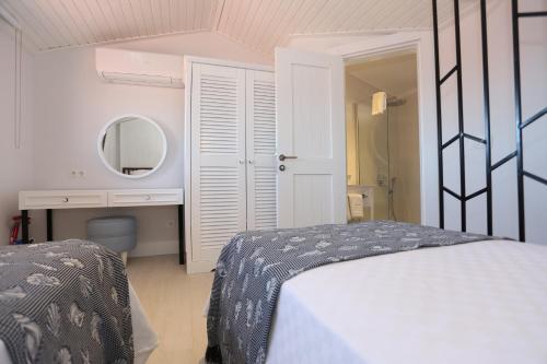Postel nebo postele na pokoji v ubytování Alp Suites Pinehill