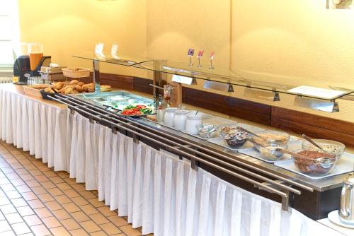 a buffet line in a restaurant with food on it at Ev.Familienferien-und Bildungsstätte Ebernburg in Bad Münster am Stein-Ebernburg