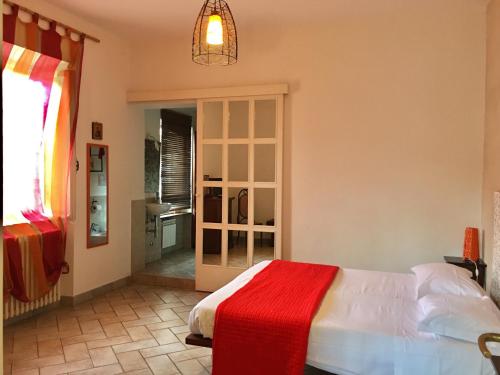 A bed or beds in a room at Appia Park apartament Roma