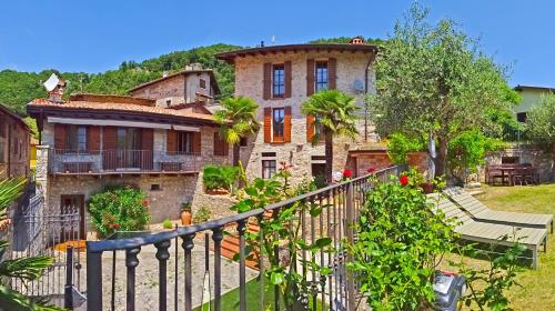 Casa Cortili Garda Summer by Gardadomusmea