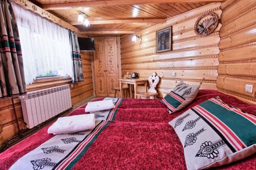 Una cama o camas en una habitación de Willa ZAKObystra