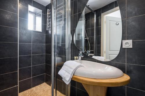 a bathroom with a sink and a mirror at Honorê - Suite François Dauphin in Lyon