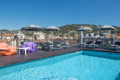 Swimmingpoolen hos eller tæt på Best Western Plus Cannes Riviera