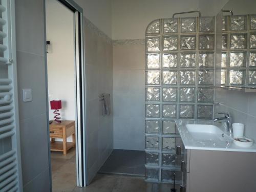 Bilik mandi di Chambres d'hôtes - Chez Stephane