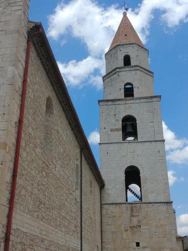 a tall tower on the side of a building at Diadumeno Superior Apartment in Venosa