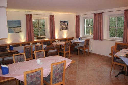 Χώρος καθιστικού στο Pension Demmel, Bed & Breakfast