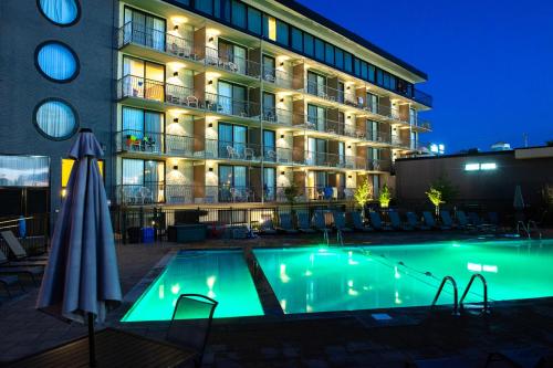 a pool in front of a hotel at night at Hôtel Castel in Granby