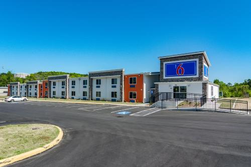 an empty parking lot in front of a building at Motel 6-White, GA - Cartersville in White