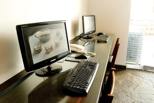 a computer monitor and keyboard on a desk at Caballito de Totora in Huanchaco