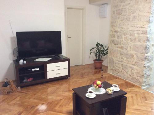 TV a/nebo společenská místnost v ubytování Apartment Karla SNB