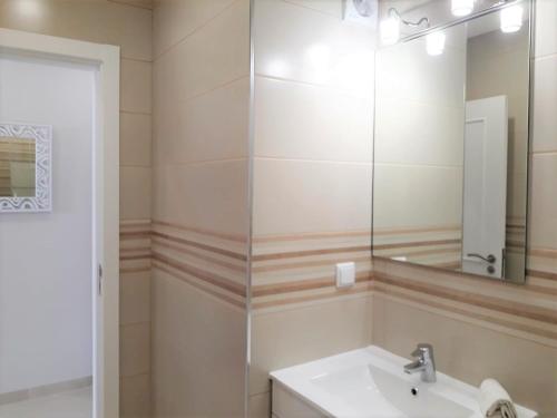 Et badeværelse på T1 PraiaMar RC com Ar-Condicionado