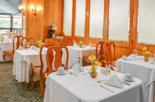 En restaurant eller et spisested på Hotel Santander Plaza