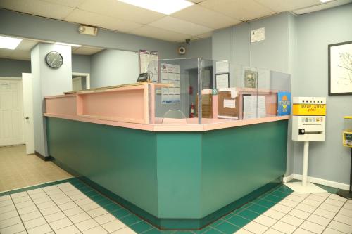 
The lobby or reception area at Economy Inn - Charlotte
