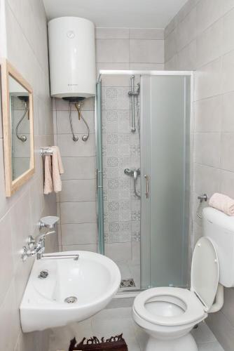 Un baño de Apartments Dali