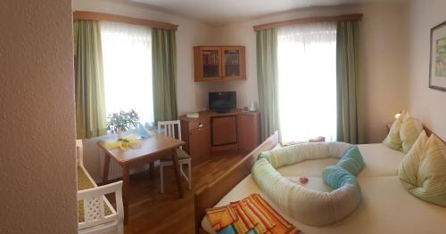 a living room with a couch and a table at Gästehaus Struggl in Steindorf am Ossiacher See