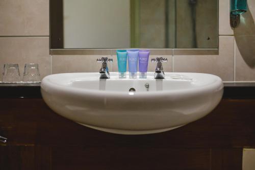 A bathroom at Inn On The Coast 