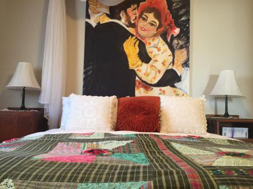 
A bed or beds in a room at Anna Sophia Cottages
