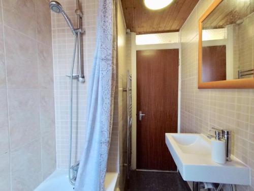 Ein Badezimmer in der Unterkunft Bluebell 3 at Regent's Park