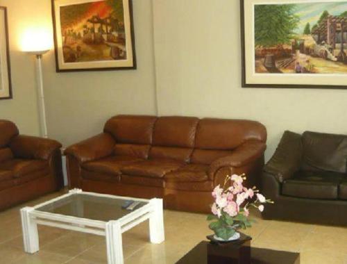 a living room with a couch and a coffee table at Hotel Princess in Ica