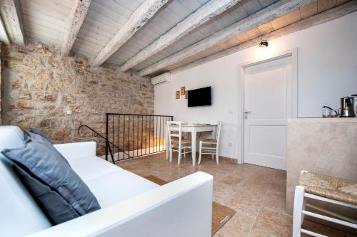 Apartments CASA ROCCIA BIANCA