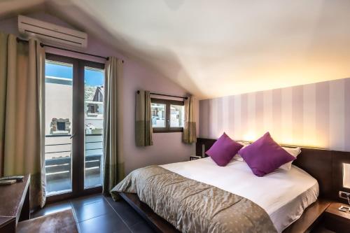 Postel nebo postele na pokoji v ubytování Eleven Hotel