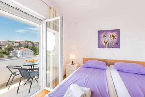 Un pat sau paturi într-o cameră la Apartments Marko