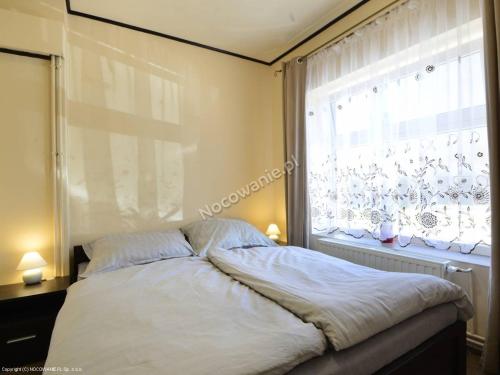 Posteľ alebo postele v izbe v ubytovaní Apartamenty u Bodzia