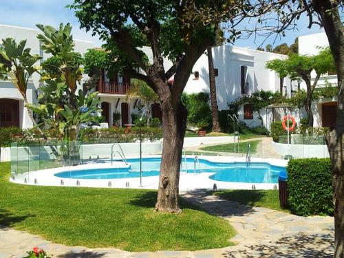 Bazén v ubytovaní Estepona - Playa - Villa en urbanización privada cerca del mar Da5 alebo v jeho blízkosti