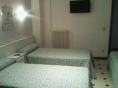A bed or beds in a room at Hostal Central Zaragoza