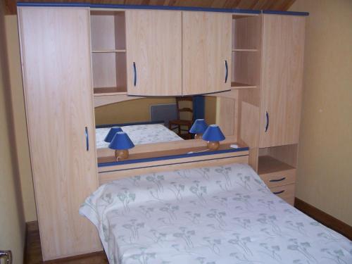 a bedroom with two beds and two cupboards and two lamps at gite du navech in Camjac