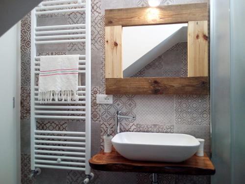a bathroom with a sink and a mirror at Cortile Calinea in Castrignano del Capo