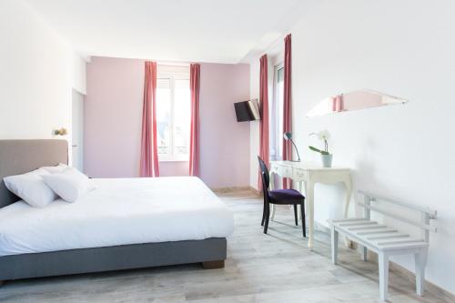 Postel nebo postele na pokoji v ubytování Hôtel d'Angleterre
