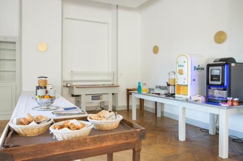 Makanan di atau berdekatan hotel