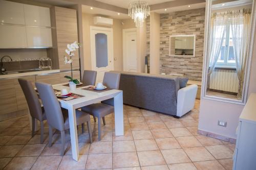 a kitchen and dining room with a table and chairs at Villa Erasi in Fiumicino