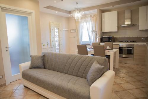 a living room with a couch and a kitchen at Villa Erasi in Fiumicino