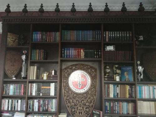 Библиотека в къщата за гости
