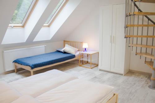 Un pat sau paturi într-o cameră la Apartamenty Nad Żylicą przy deptaku - Dream Apart