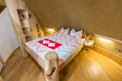 Ένα ή περισσότερα κρεβάτια σε δωμάτιο στο Apartma Zemljanka