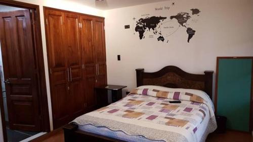 Un pat sau paturi într-o cameră la Mirador de los Cedros