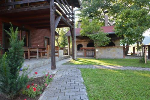 Ein Garten an der Unterkunft Villa Una Dvoslap