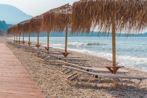 Gallery image of King Maron Wellness Beach Hotel in Maronia